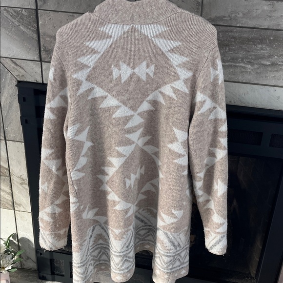 Frye Women's Geometric Pattern Cardigan in Beige and White - Picture 4 of 4